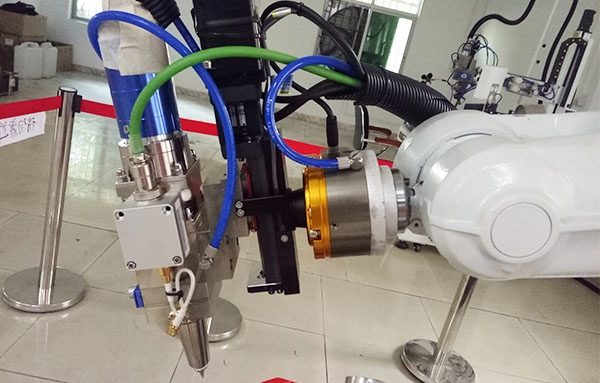 Machine de découpe et de soudage au laser à bras robotique Baisheng pour le traitement 3D