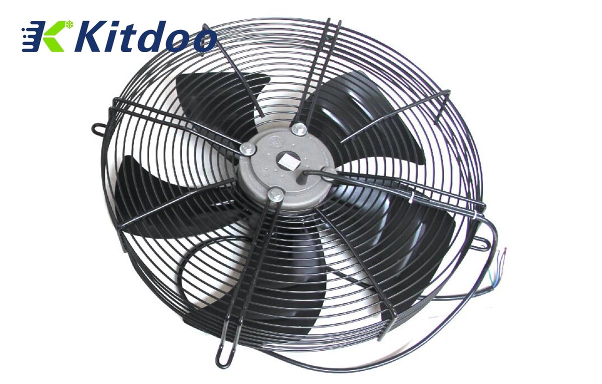 Ventilateur à rotor externe pour condenseur et évaporateur refroidi par air