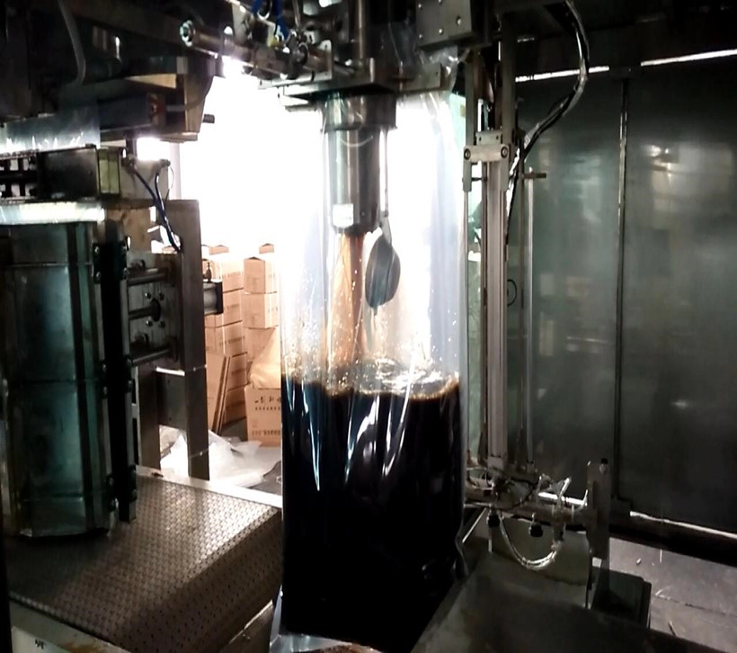 Machine à emballer automatique de sac liquide pour 10-50 kg d'huile animale de sac lourd de sac lourd