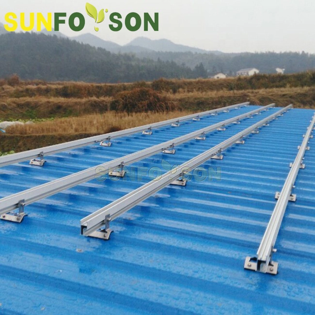 Rail en aluminium solaire de haute qualité pour l'installation de panneaux solaires