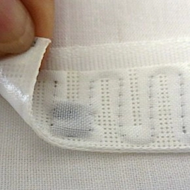 Étiquette de blanchisserie en tissu tissé RFID UHF pour la gestion du lavage