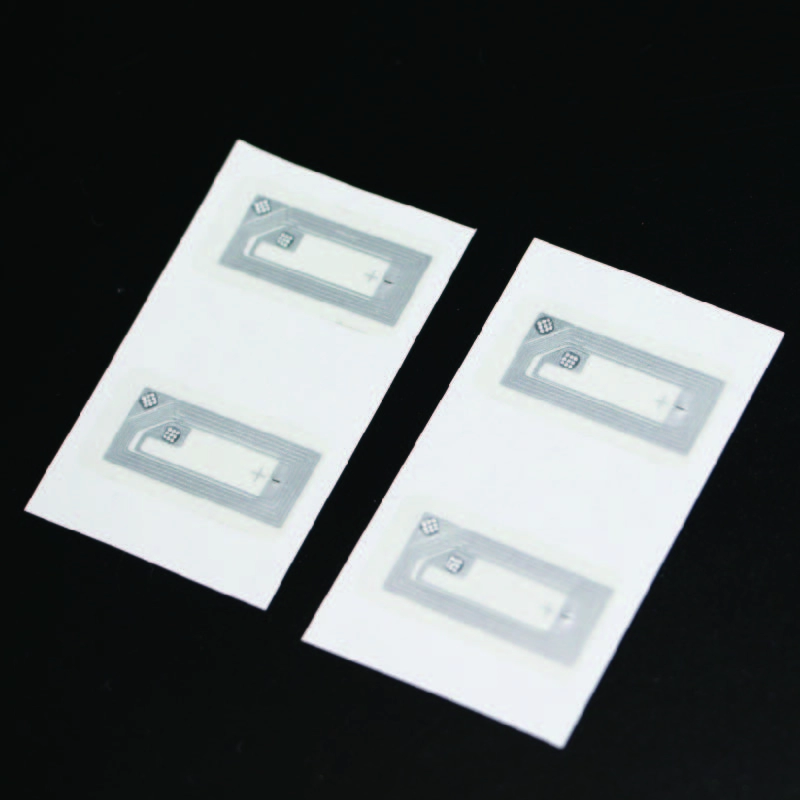 Étiquettes RFID en papier utilisées dans la consolidation des entrepôts