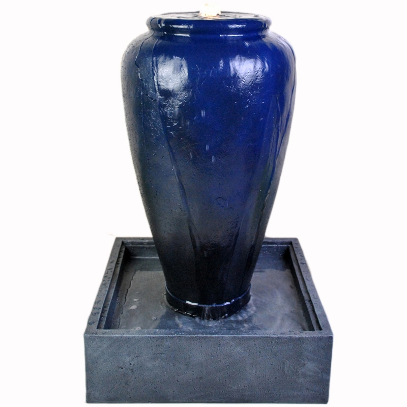 Caractéristique de la fontaine à eau en pot en céramique extérieure bleue Gardenwize