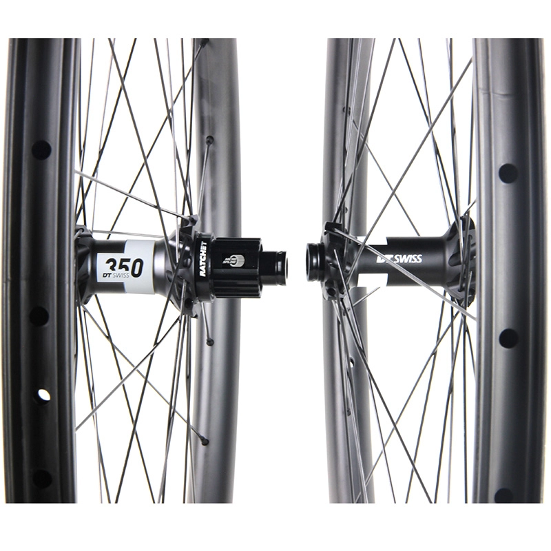 Roues en carbone pour vélo de montagne Lightcarbon avec moyeux DT350S MTB Boost