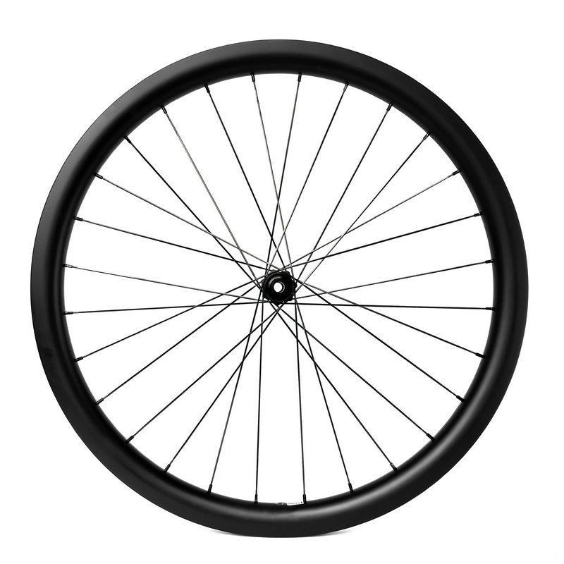 Moyeu DT Swiss 240 SP + roues en carbone pour vélo de gravel personnalisé à rayons Sapim CX-Ray