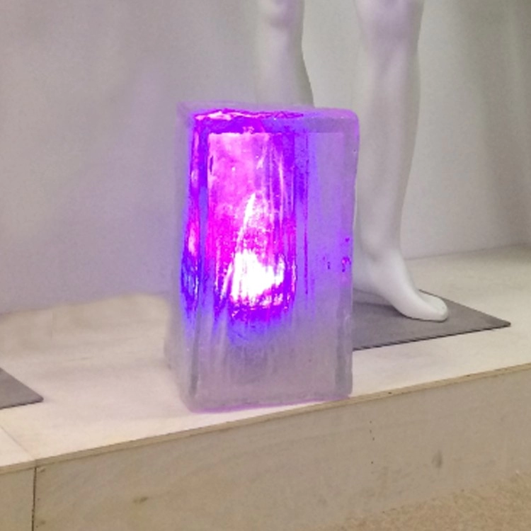 Faux artisanat en résine de cube de glace en cristal pour l'affichage visuel de vitrine de magasin de détail