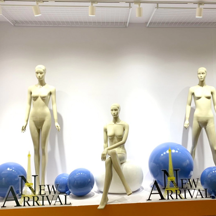 Ballons bleus en fibre de verre de vente chaude pour vitrine de magasin de détail féminin
