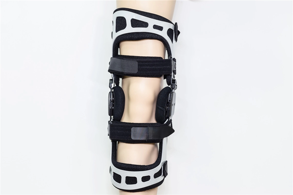 Usine de genouillères articulées OA de déchargement pour les supports de jambe ou la protection des ligaments avec coque en aluminium