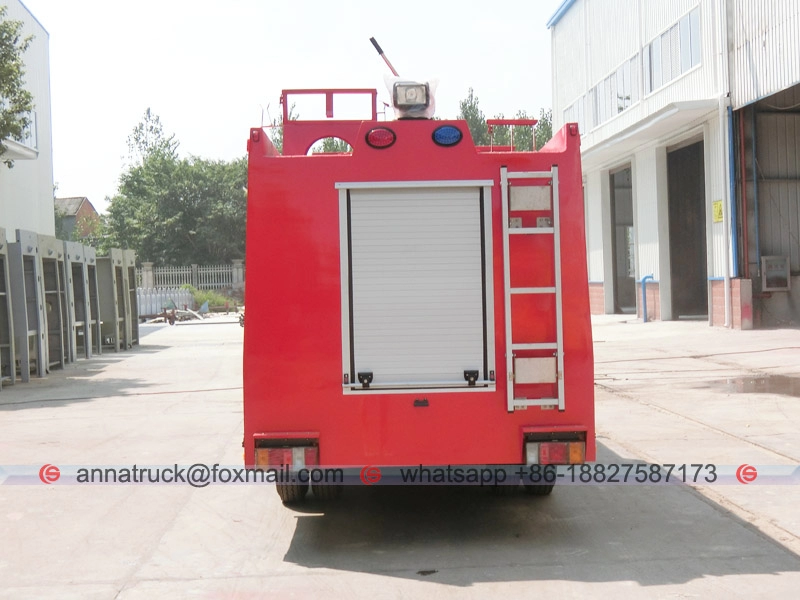 Camion de pompiers ISUZU de 2 000 litres