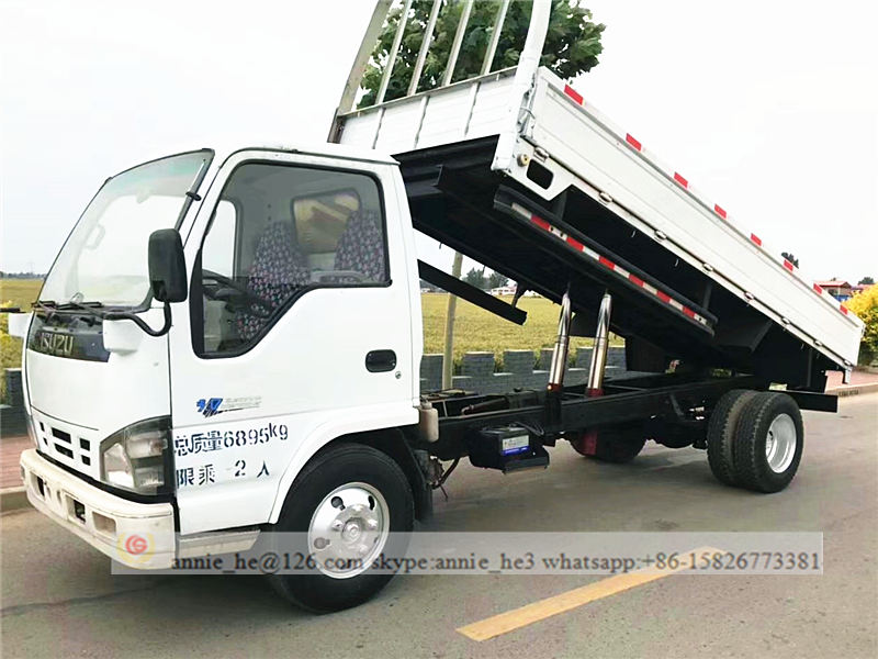 Isuzu dump truck