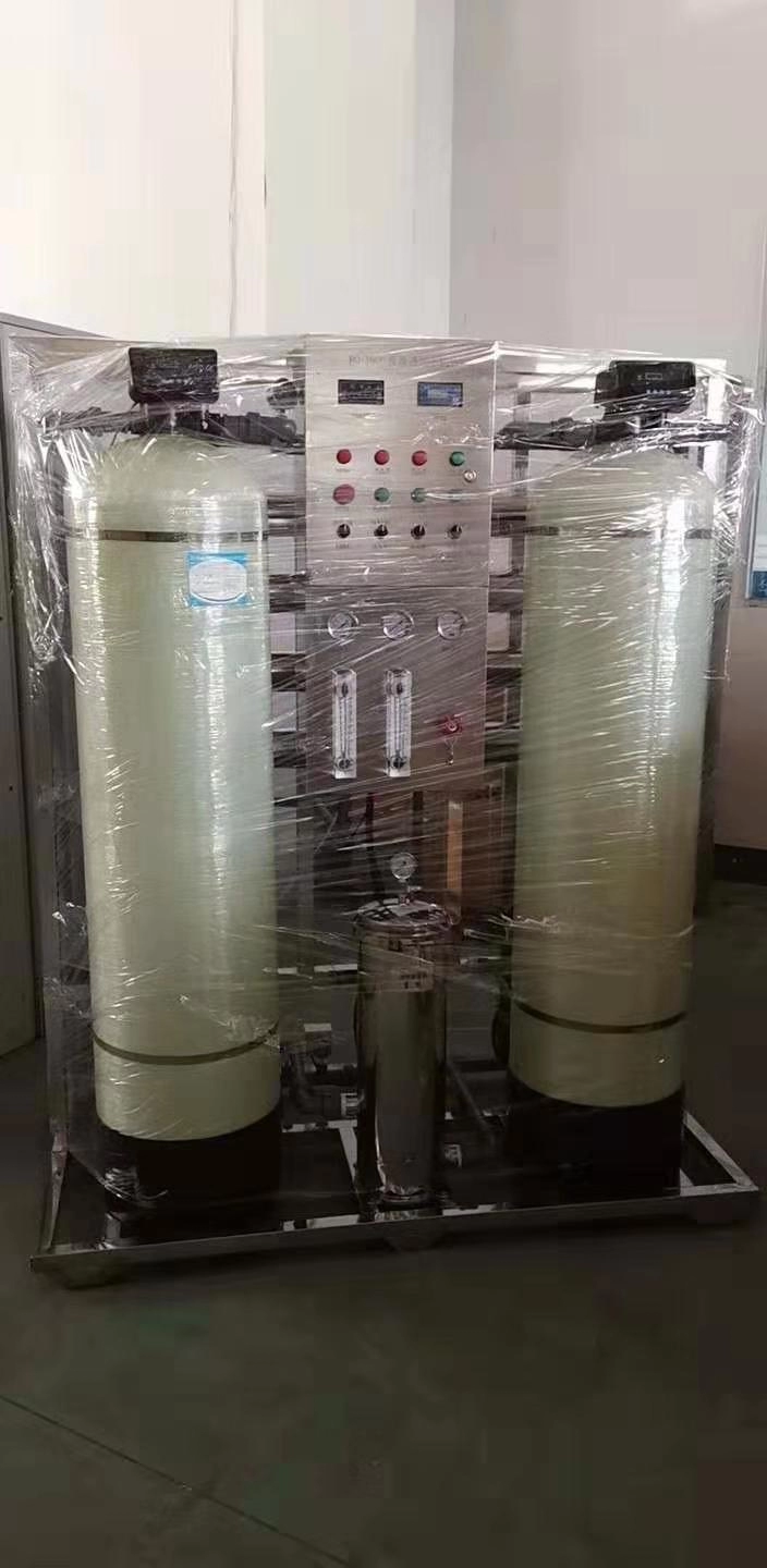 Machine de purification d'eau de dessalement d'eau de mer Purification industrielle Système RO potable Équipement de traitement de l'eau par osmose inverse