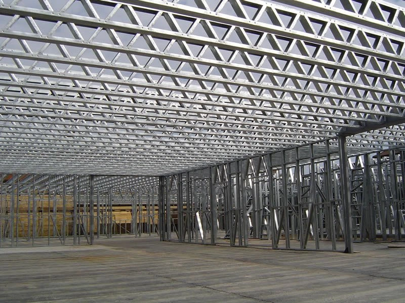 Système de fermes de toit en acier formé à froid léger et économique