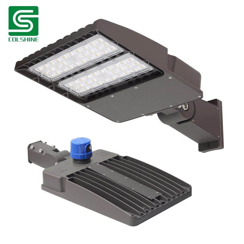 120-277V LED Parking Lot Shoebox Area Light avec Slipfitter Mount Type 3 Distribution 5000K