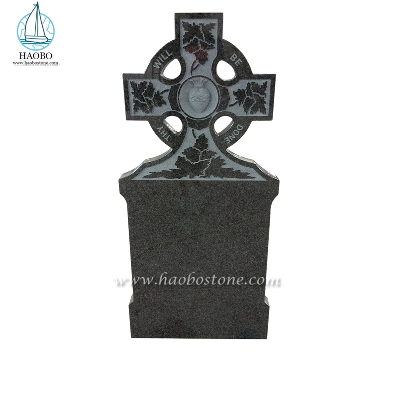 Pierre tombale funéraire sculptée en croix celtique en granit G654