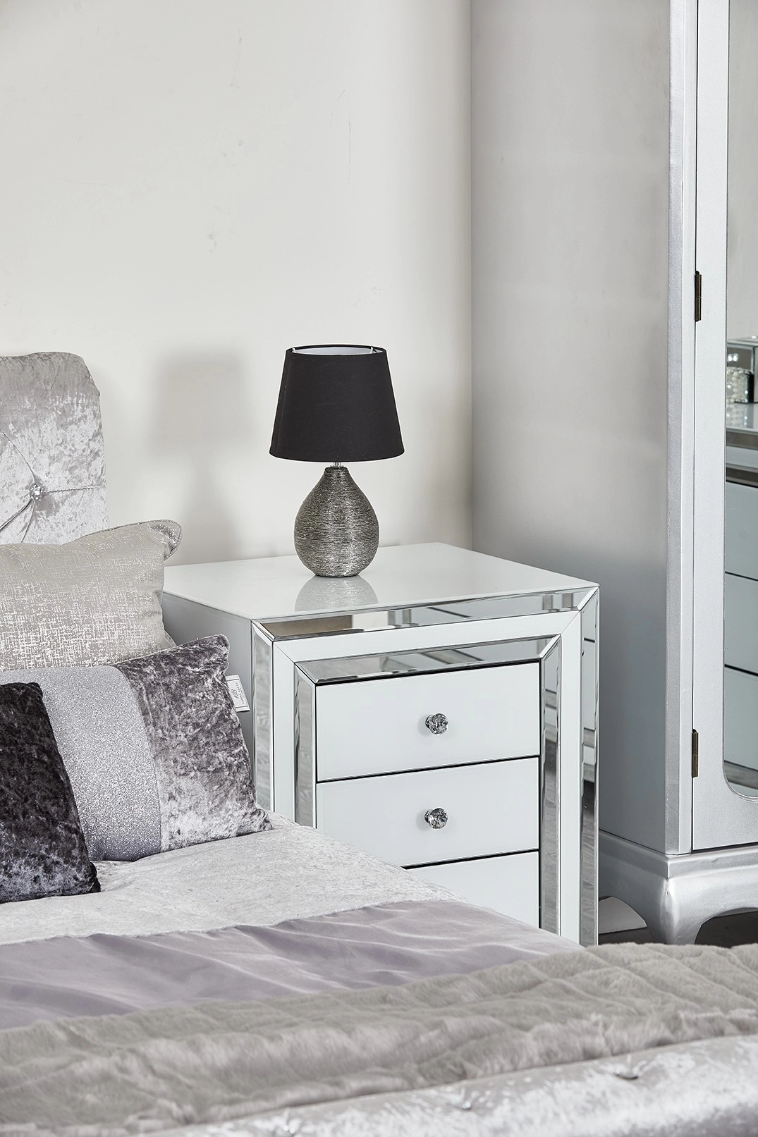 Table de chevet reflétée par meubles de chambre à coucher en cristal avec le tiroir