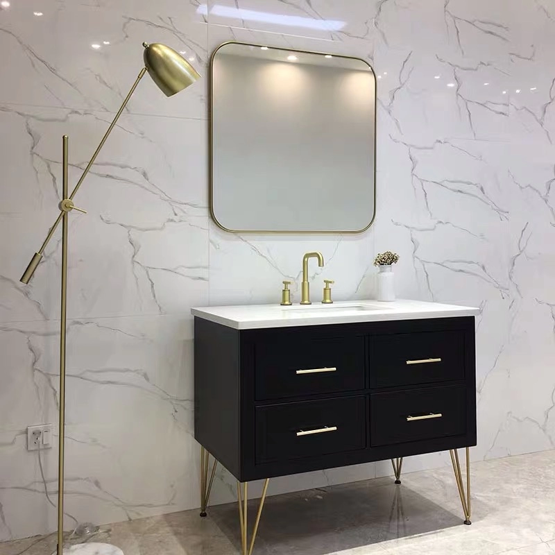 Miroir mural de salle de bain carré en métal doré