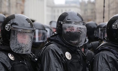 Casque militaire anti-émeute