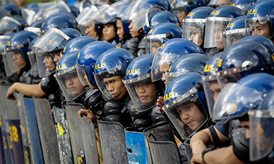 Casque anti-émeute de la police