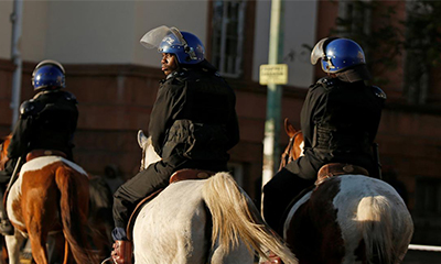 Casque anti-émeute de la police