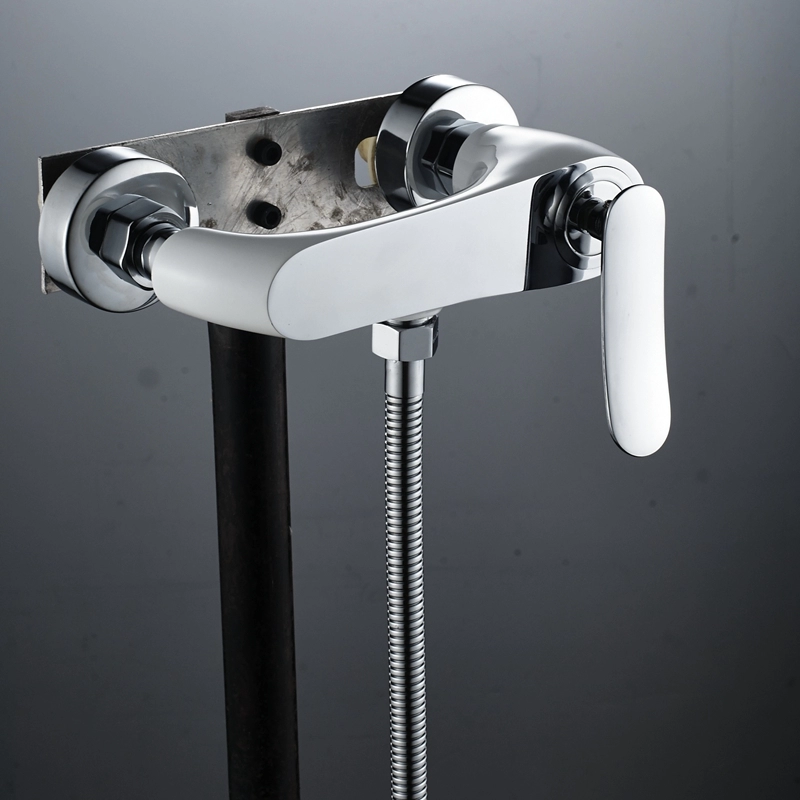 Mitigeur de robinet de douche de baignoire de salle de bains fixé au mur de chrome avec le pulvérisateur de main