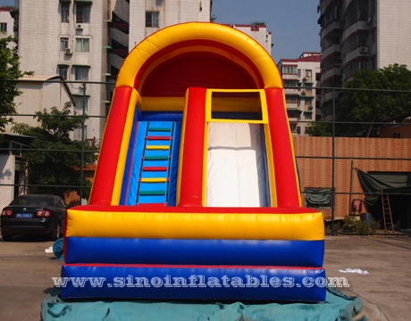toboggan gonflable arc-en-ciel classique commercial pour enfants 25x13 pour les fêtes à l'intérieur