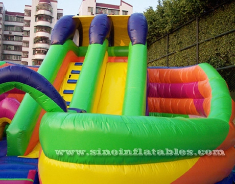 Toboggan gonflable pour enfants du millénaire 6x6m avec obstacles ET tunnel pour les fêtes en plein air