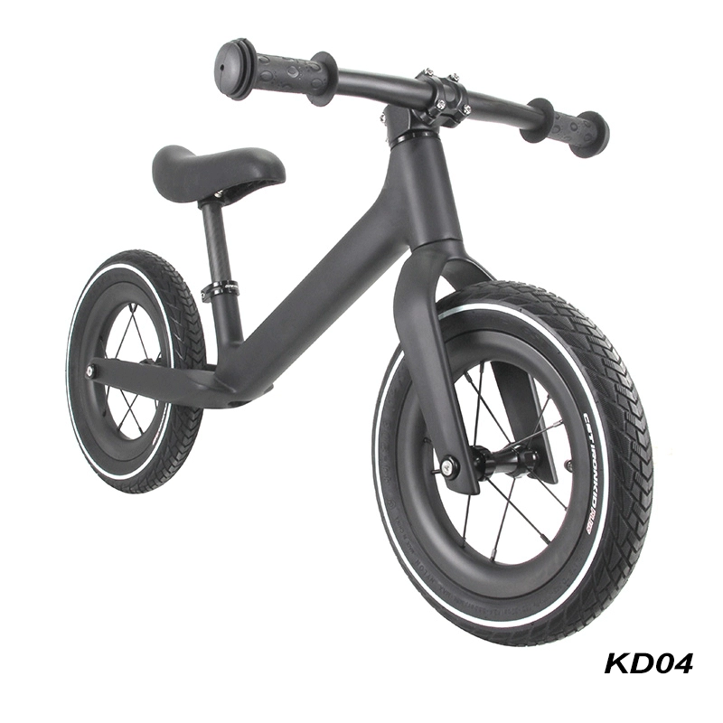 LightCarbon Nouveau vélo d'équilibre entièrement en carbone pour enfants