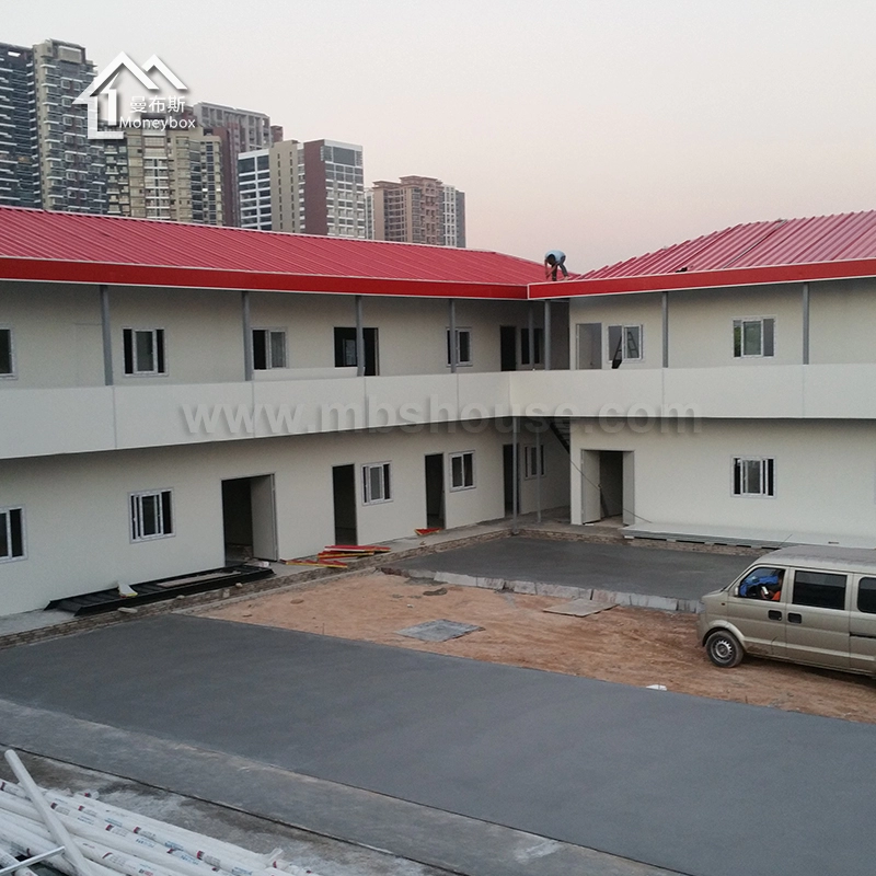 Maison de style T préfabriquée modulaire en usine de Chine sur le chantier de construction