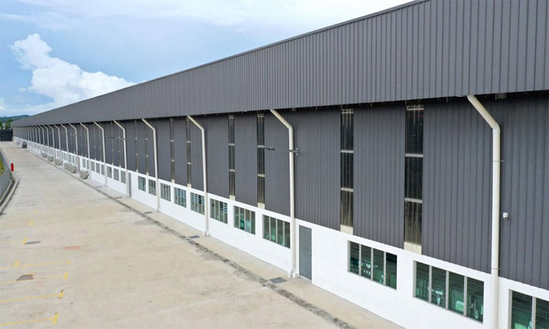 Panneaux muraux isolés pour bâtiment d'usine